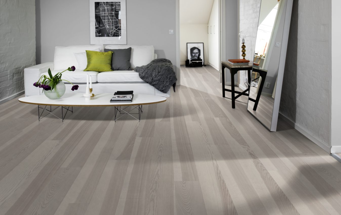 Паркетная доска Kahrs Люкс Ясень Стрим Stream 151N8AAKH4KW240 Lively 2420×187×15 фото в интерьере